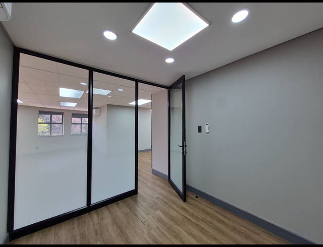 221M² OFFICE TO LET IN DUNKELD WEST